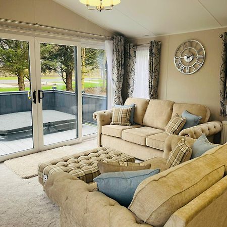 Country Cabin With Hot Tub York Ngoại thất bức ảnh